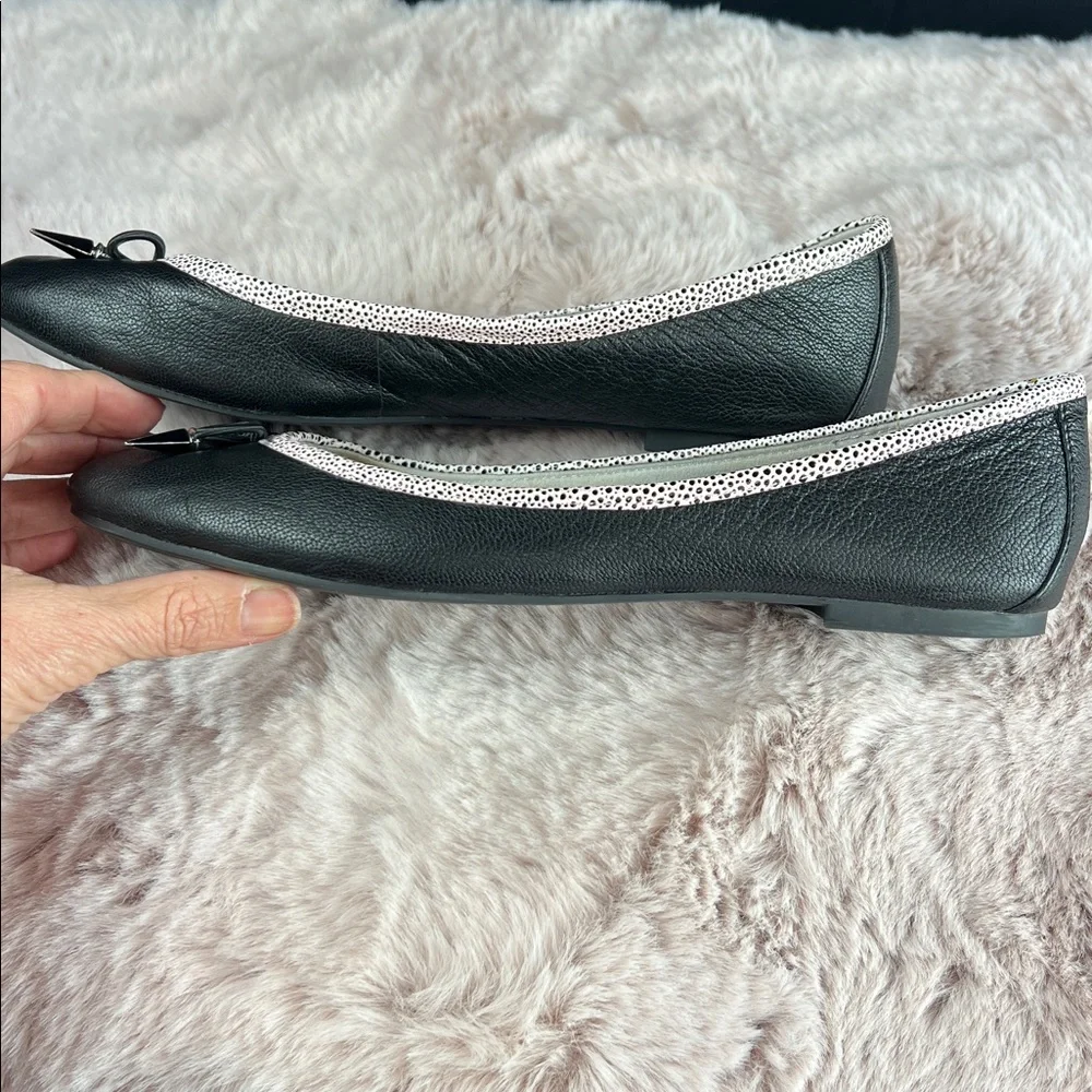 Circus by Sam Edelman Black Flats with Metal Spike Bows & Light Pink Trim | 8M - Picture 2 of 9